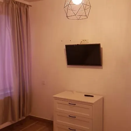 Apartament Adi